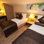 S3 Seahorse Club Hotel 3*